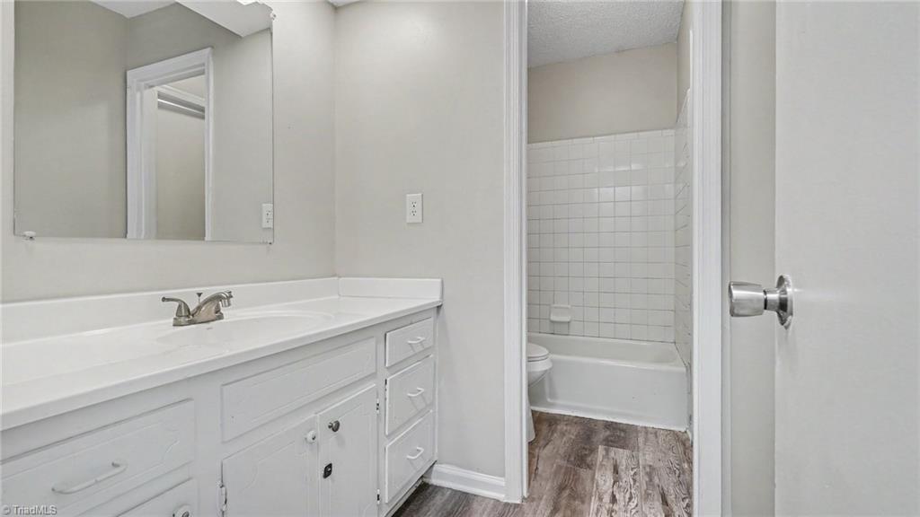 1115 Castlegate Drive Property Photo 13