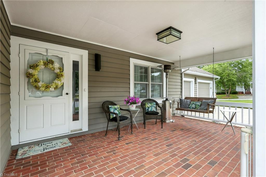 633 Huntington Drive Property Photo 2