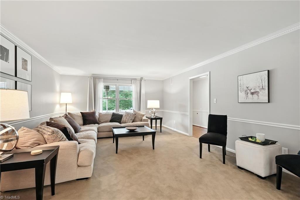 633 Huntington Drive Property Photo 4