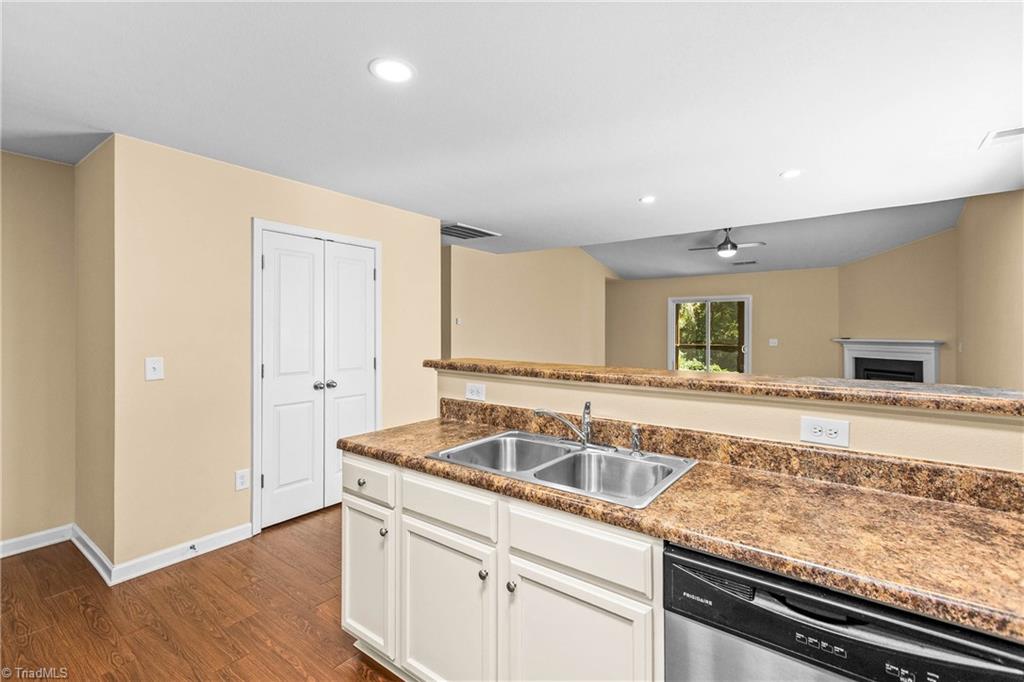 1466 Weatherend Drive Property Photo 8