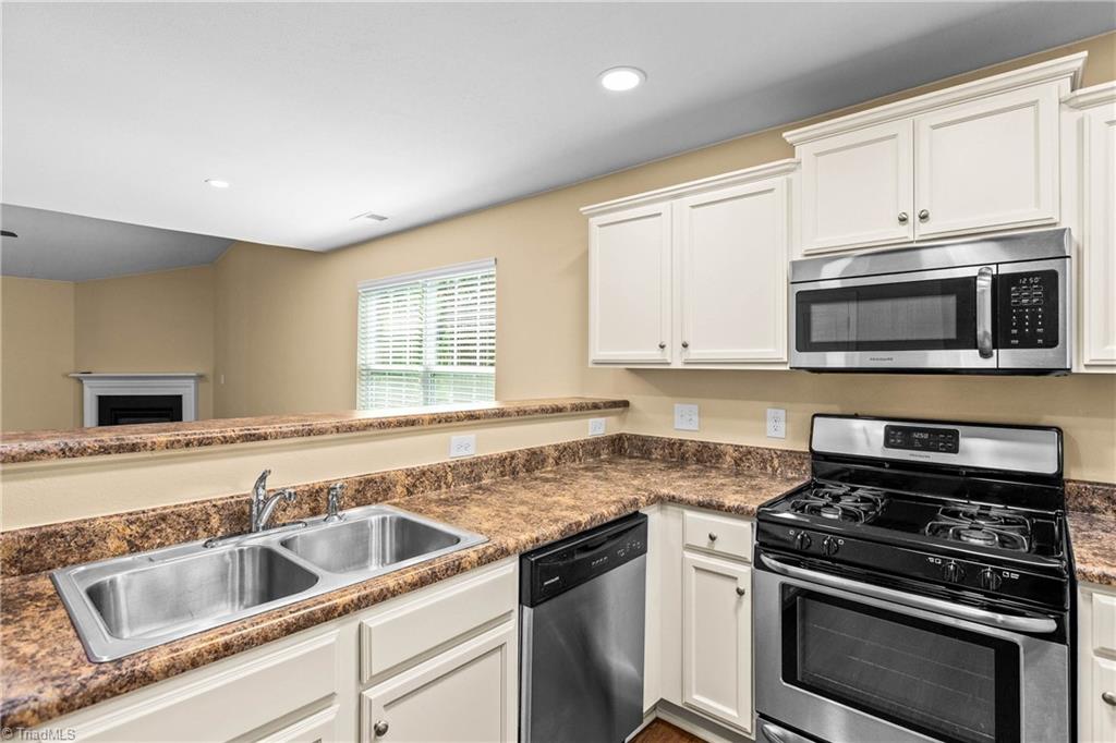 1466 Weatherend Drive Property Photo 10