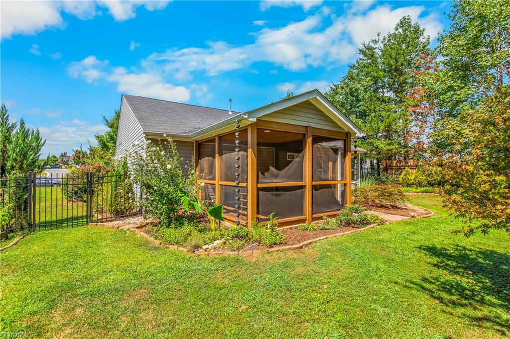 1466 Weatherend Drive Property Photo 27