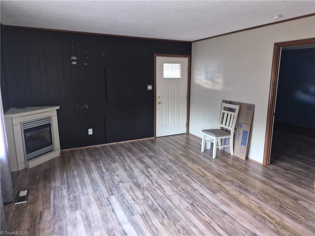 704 Baker Street Property Photo 3