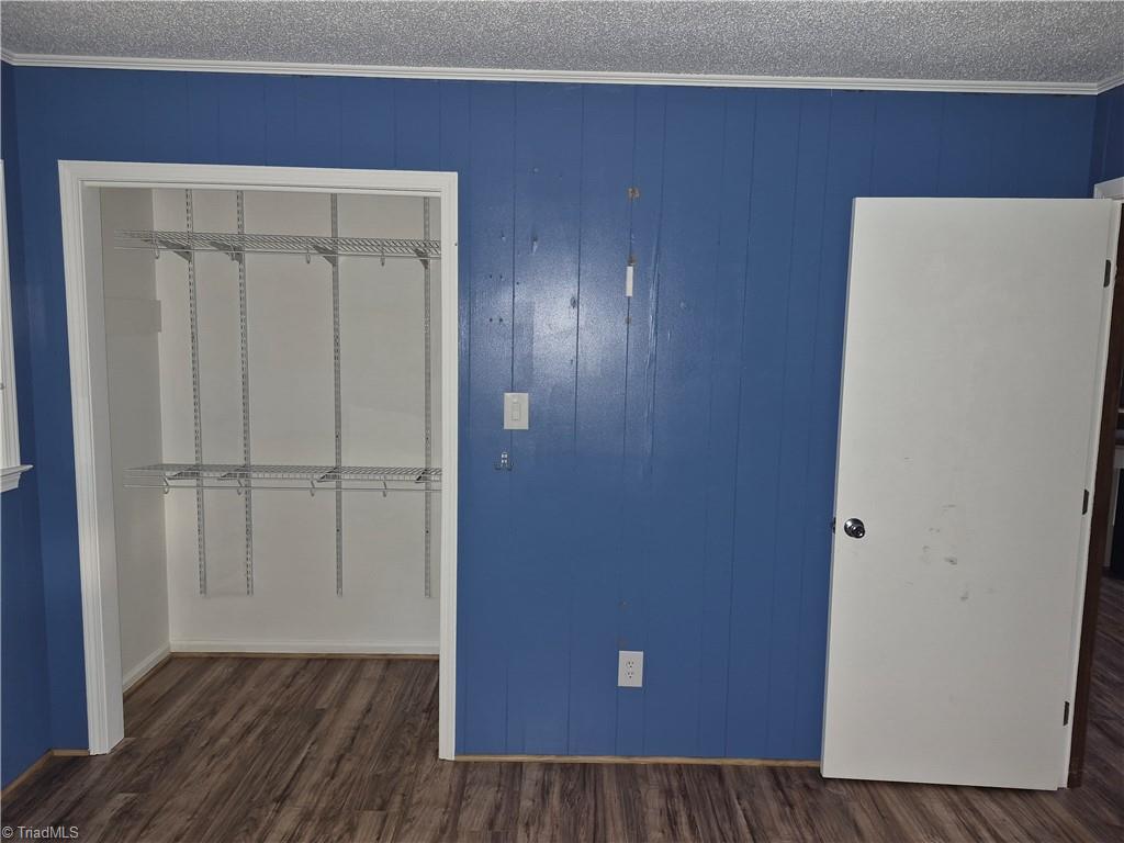 704 Baker Street Property Photo 6