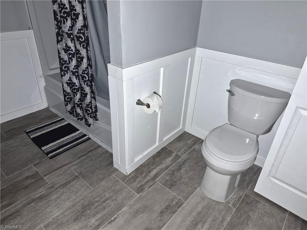 704 Baker Street Property Photo 9