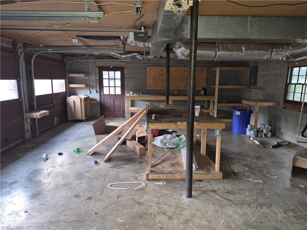 704 Baker Street Property Photo 11