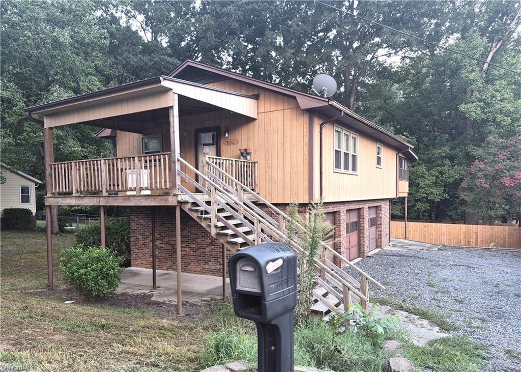704 Baker Street Property Photo 13