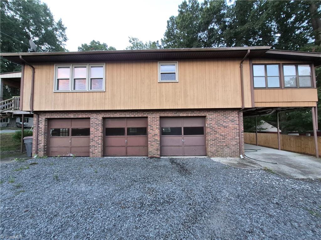 704 Baker Street Property Photo 16
