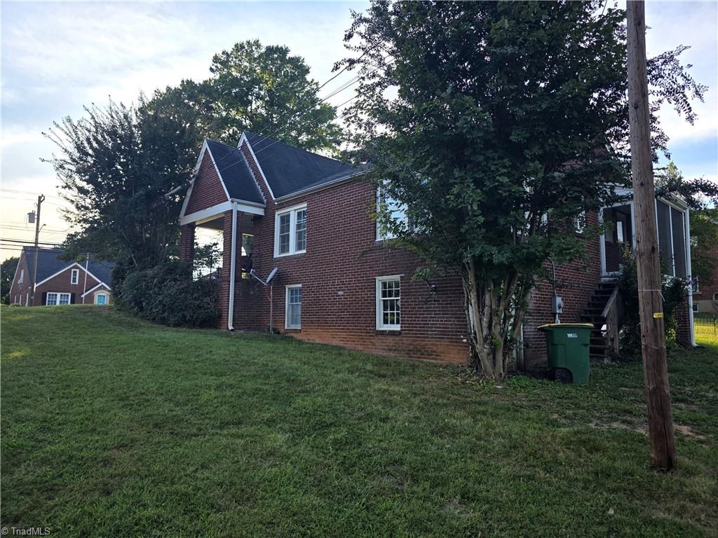607 W Main Street Property Photo 5