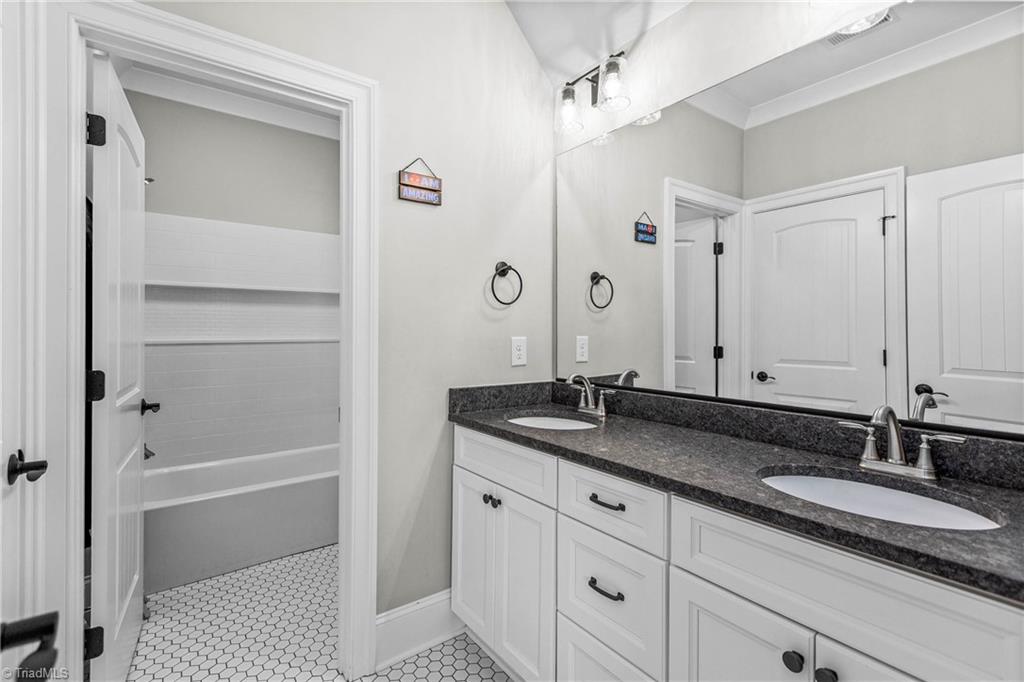 7114 Rae Farms Way Property Photo 32