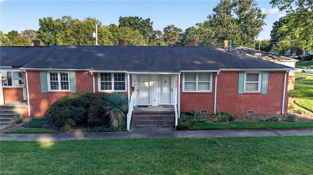 1810 Villa Drive Property Photo 1