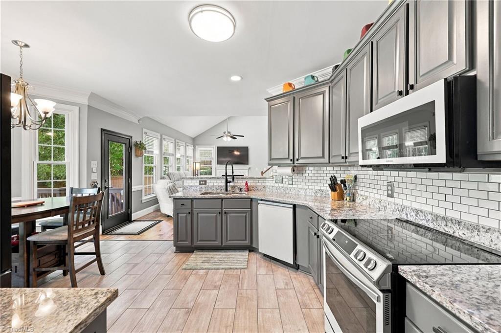 6625 Barton Creek Drive Property Photo 8