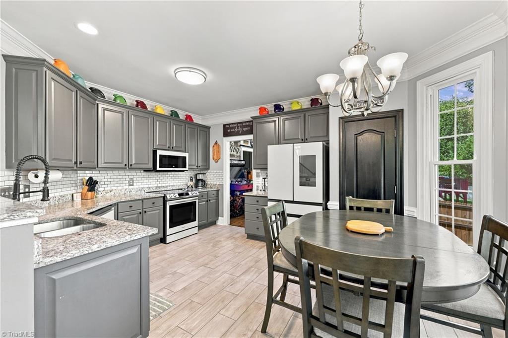 6625 Barton Creek Drive Property Photo 10