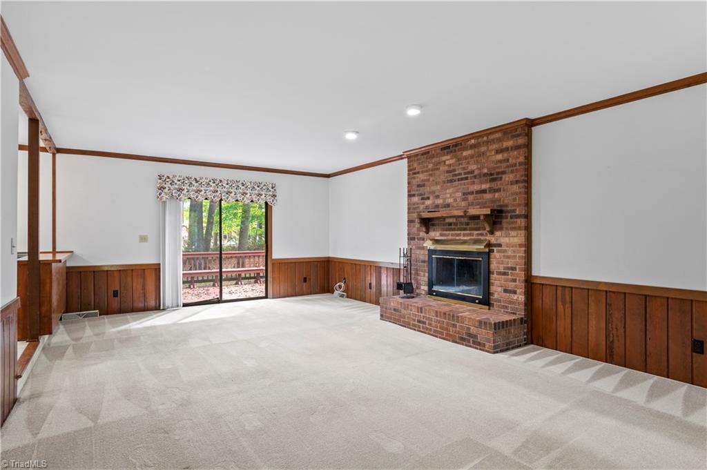 499 Reigate Drive Property Photo 6