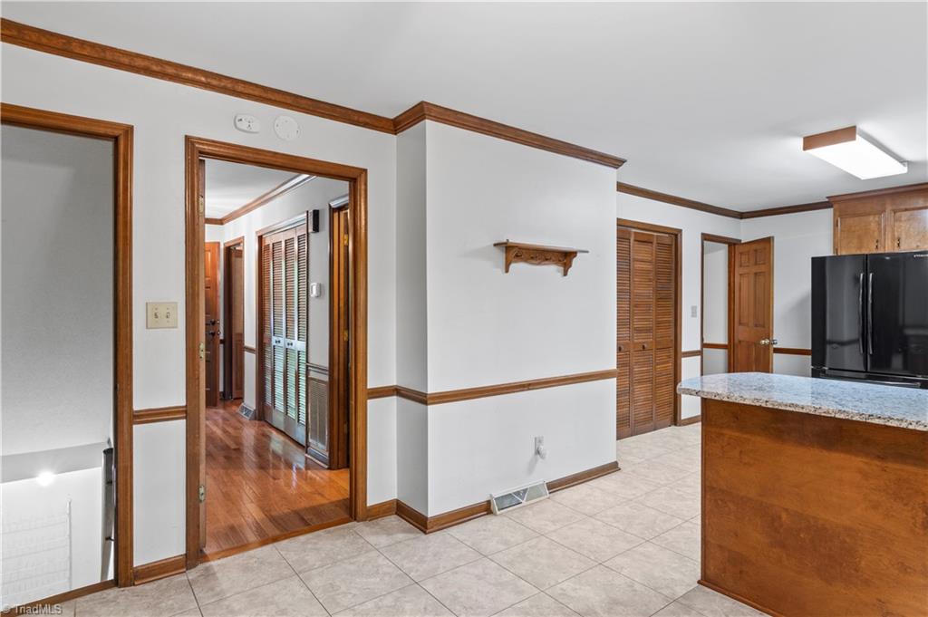 499 Reigate Drive Property Photo 12