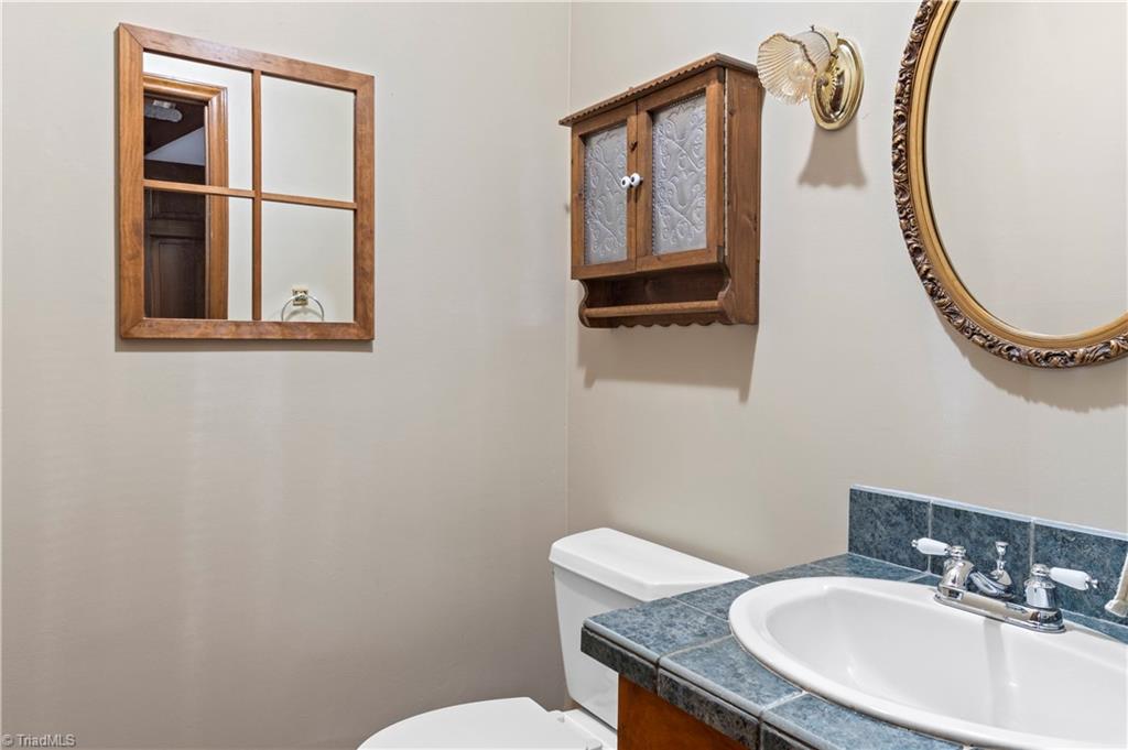 499 Reigate Drive Property Photo 18