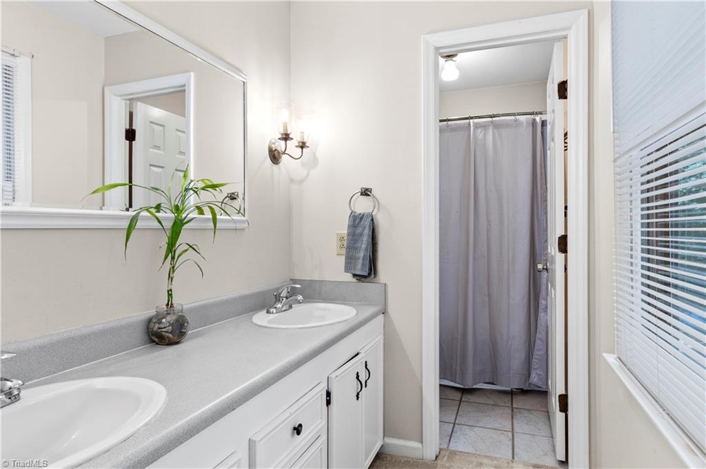 499 Reigate Drive Property Photo 23