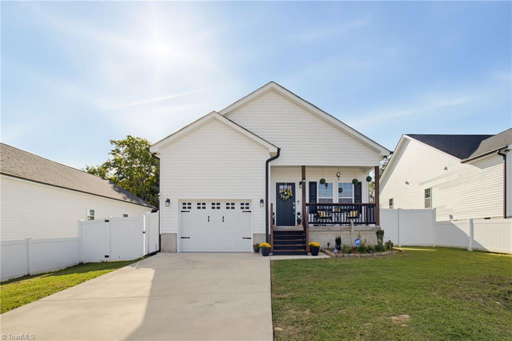 1305 Whitsett Street Property Photo 1