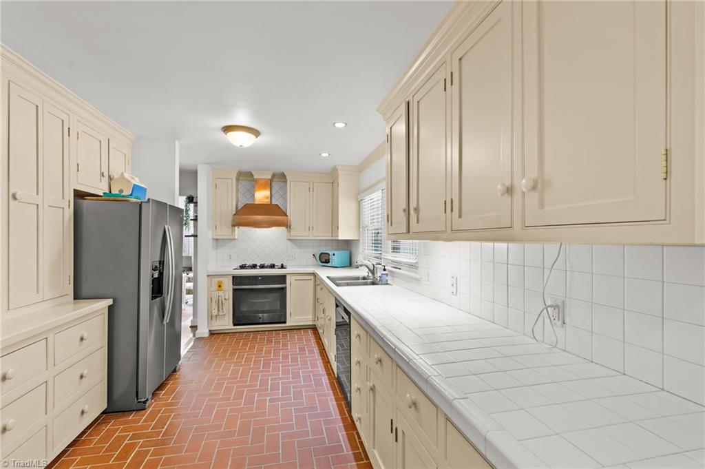 510 Florham Drive Property Photo 10