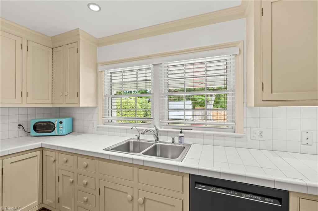 510 Florham Drive Property Photo 11