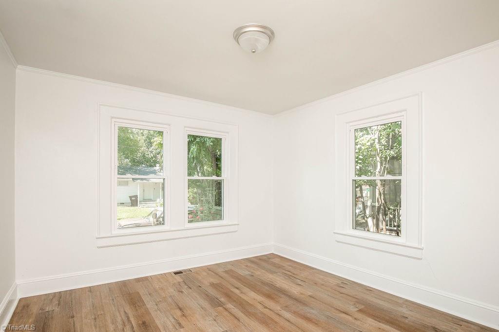 208 Underhill Street Property Photo 6