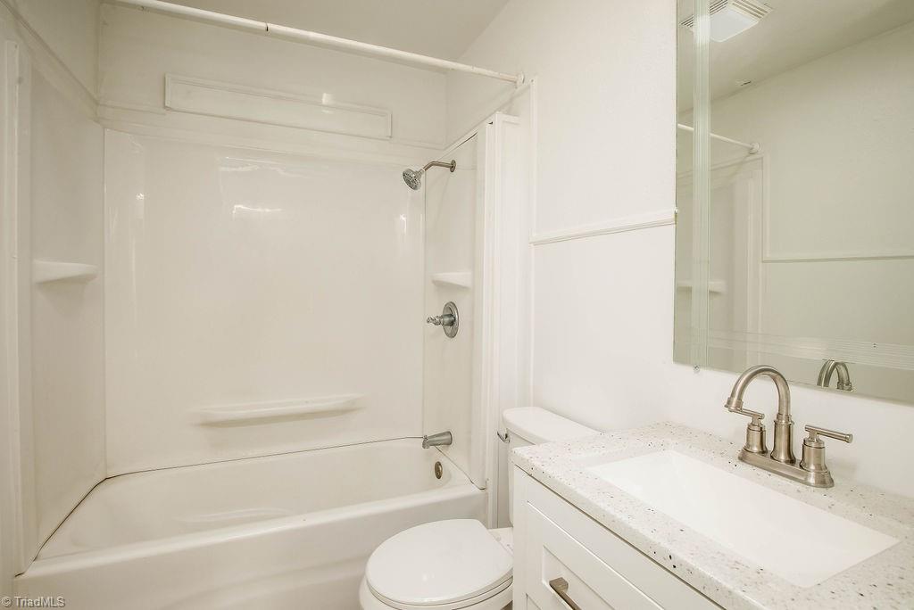 208 Underhill Street Property Photo 7
