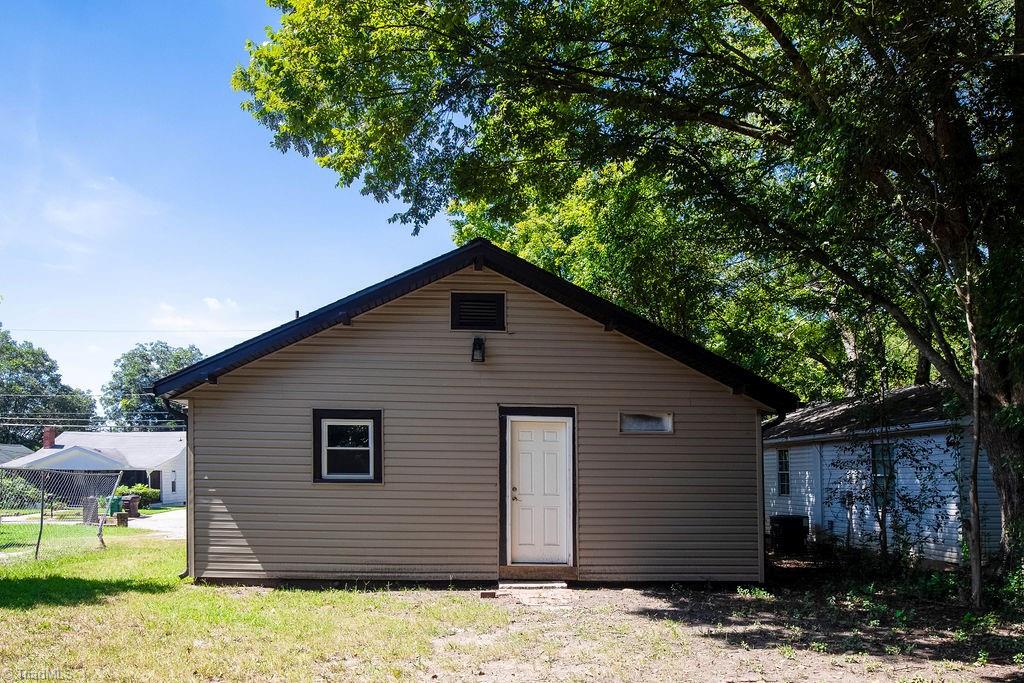 208 Underhill Street Property Photo 13