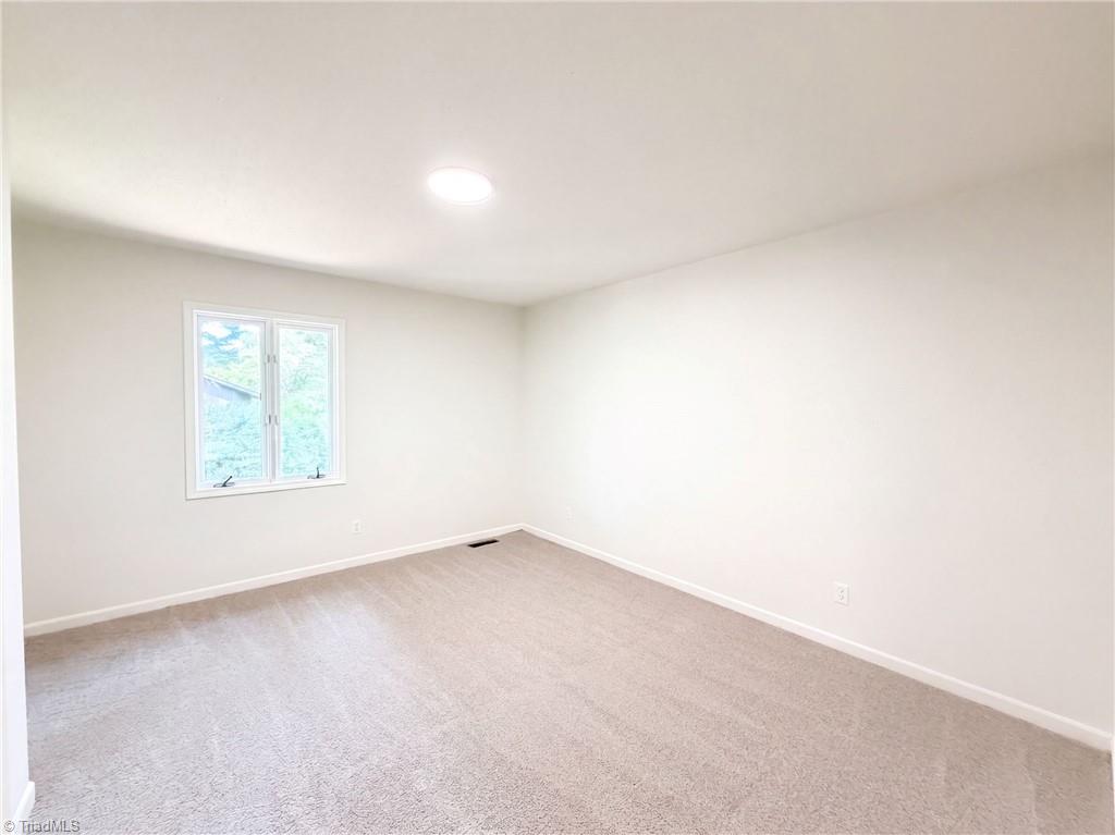 200 Ridgelea Court Property Photo 4