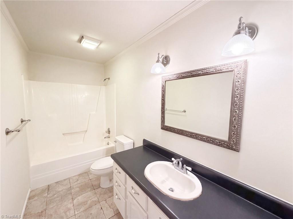 200 Ridgelea Court Property Photo 10