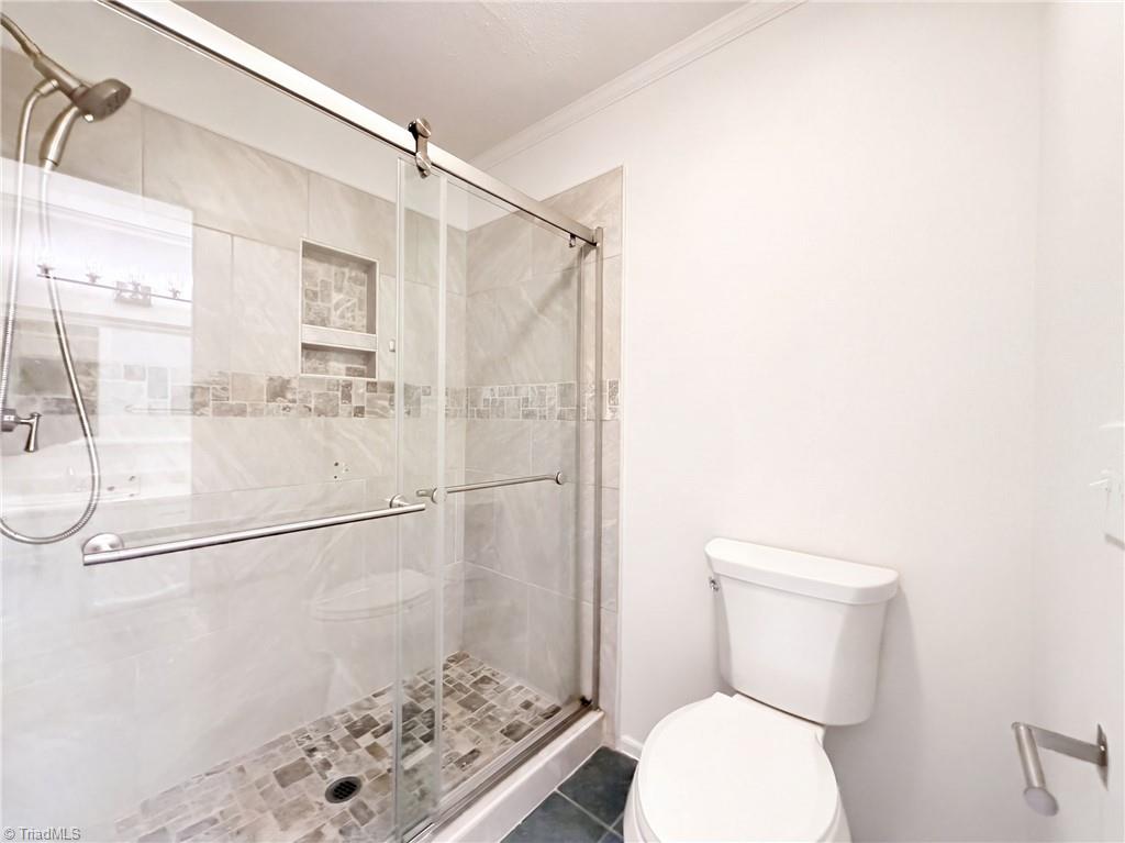 200 Ridgelea Court Property Photo 12