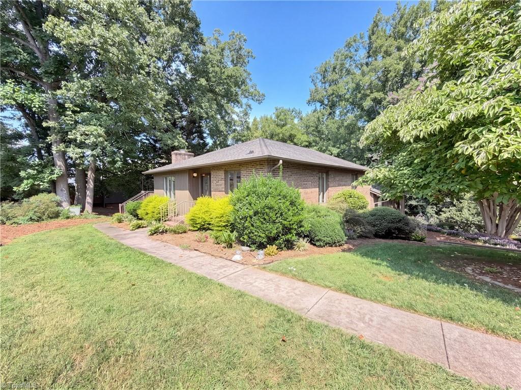 200 Ridgelea Court Property Photo 17
