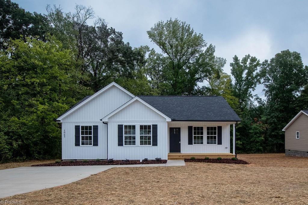 1045 W Holly Hill Road Property Photo 1