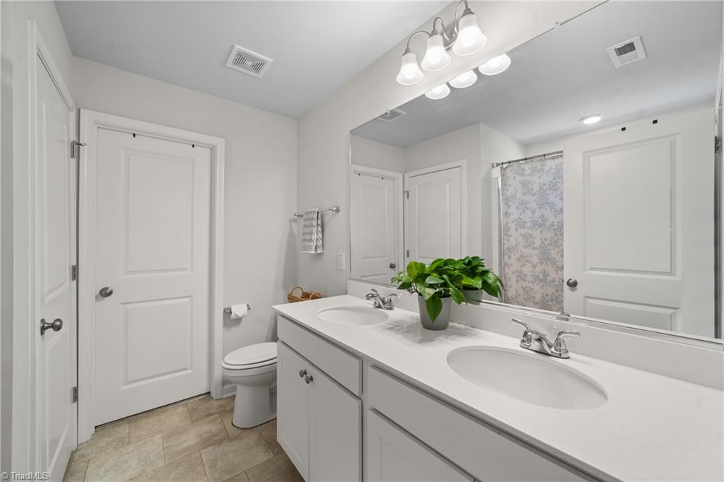 4219 Honeysuckle Vine Drive Property Photo 14