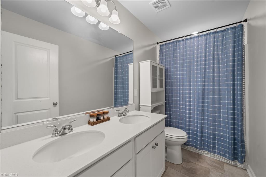 4219 Honeysuckle Vine Drive Property Photo 20