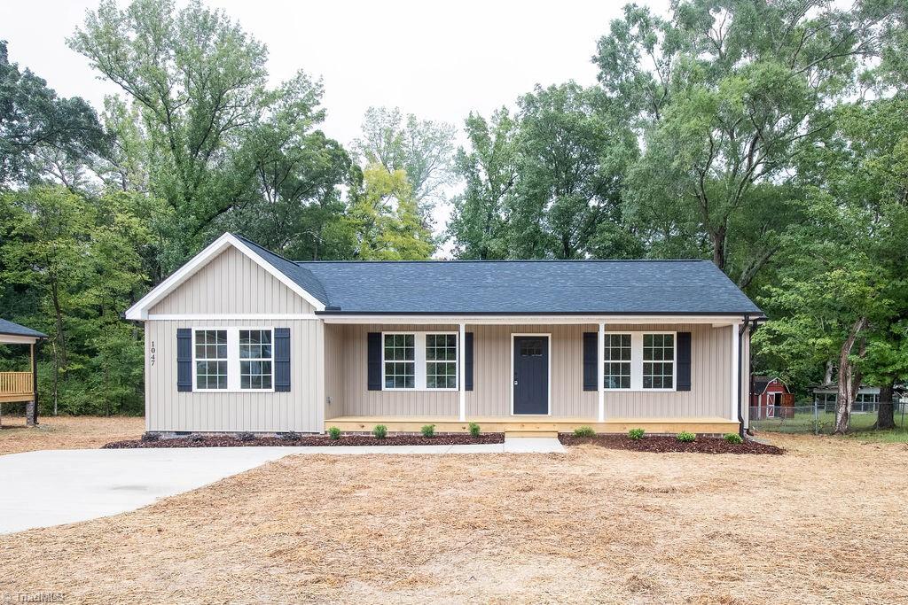 1047 W Holly Hill Road Property Photo 1