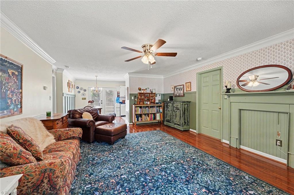 1075 Bailey Road Property Photo 4
