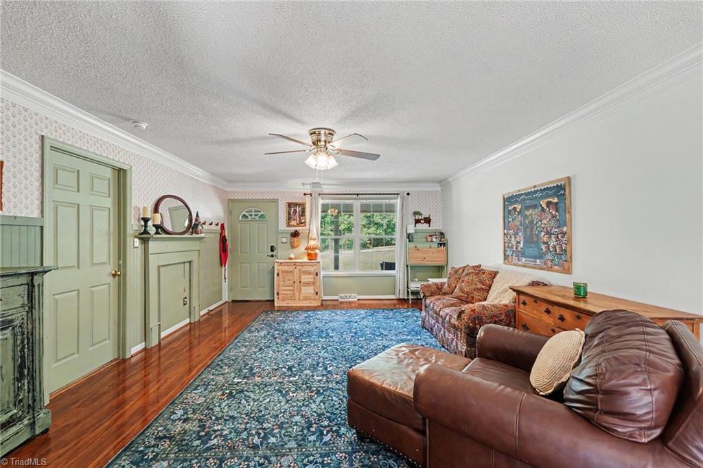 1075 Bailey Road Property Photo 5