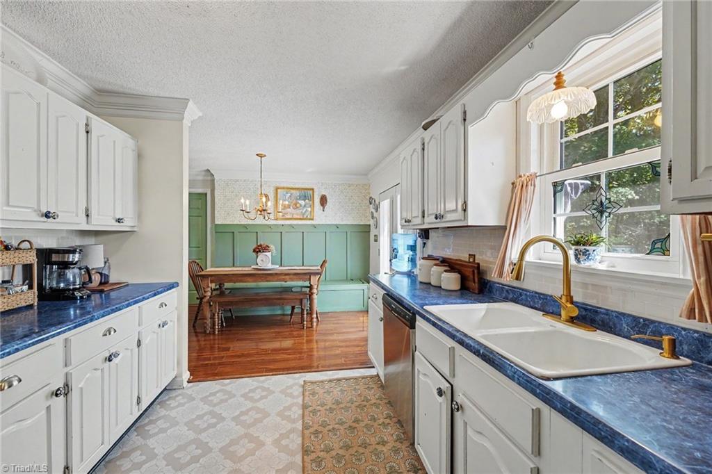 1075 Bailey Road Property Photo 8