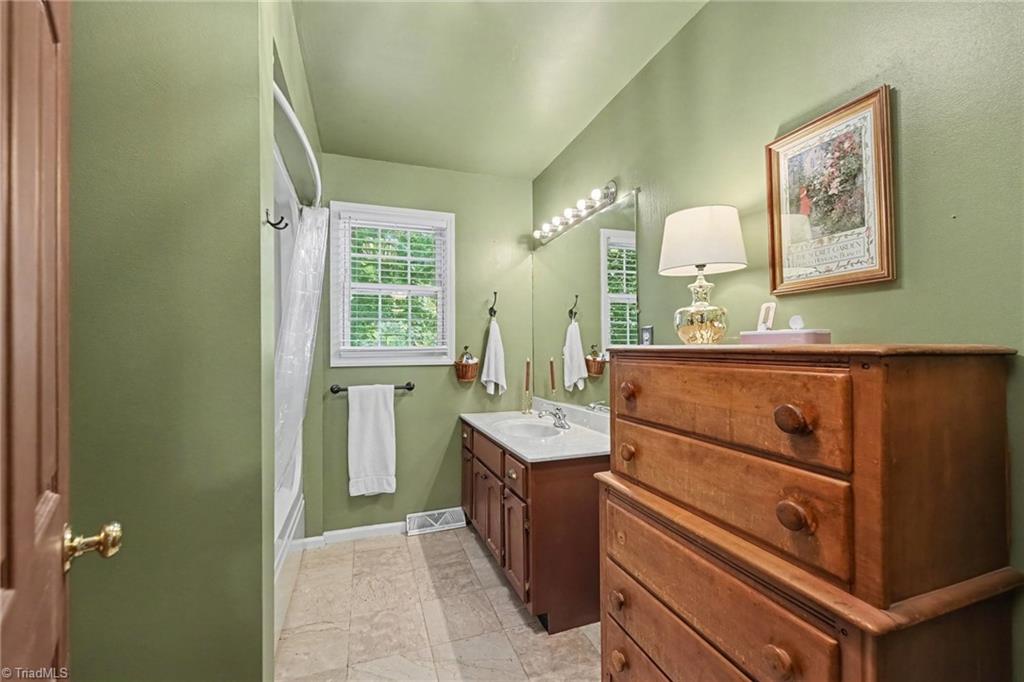 1075 Bailey Road Property Photo 14