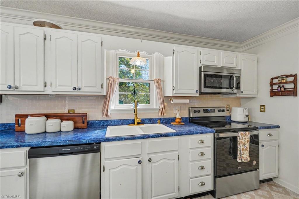 1075 Bailey Road Property Photo 15