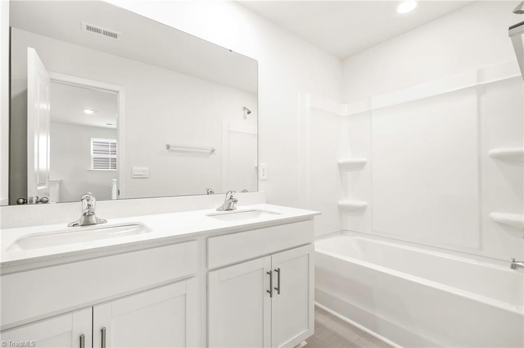 2708 Luxborough Lane Property Photo 18
