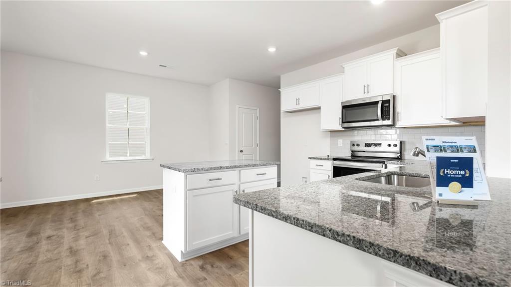 2712 Luxborough Lane Property Photo 11