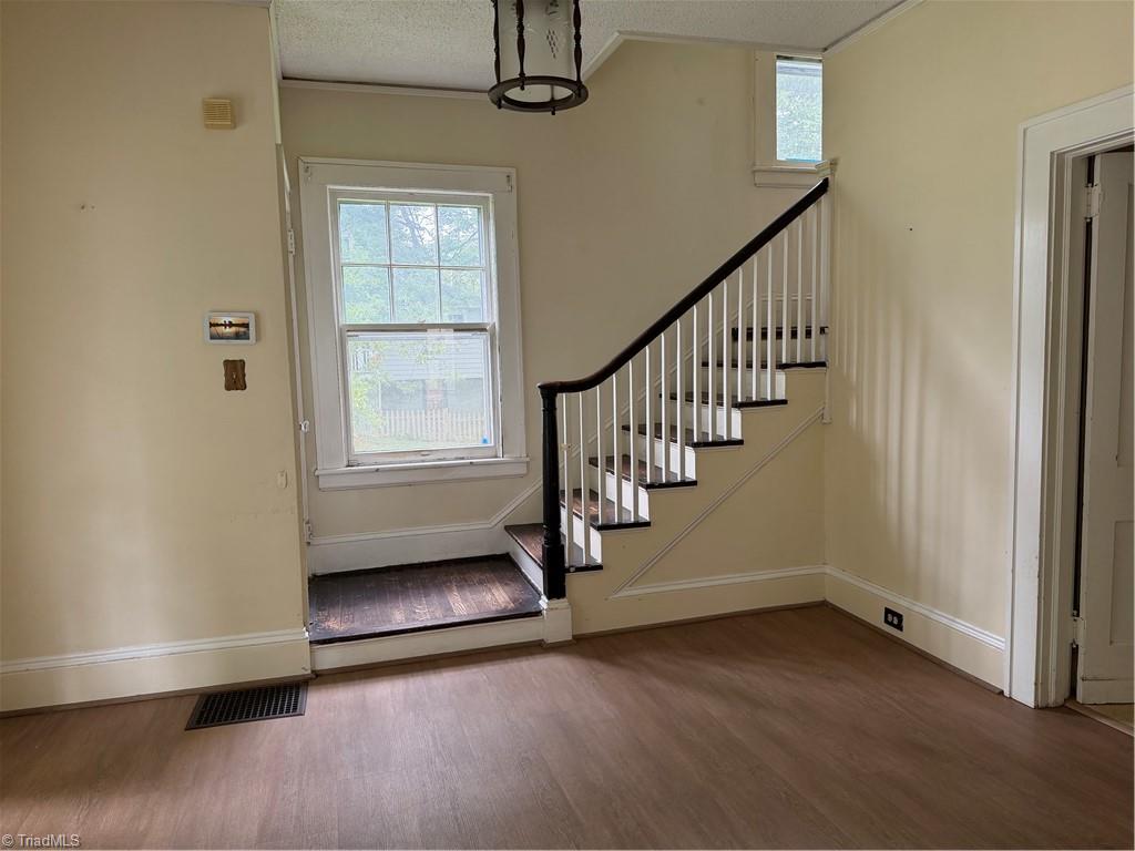 7 Park Boulevard Property Photo 8