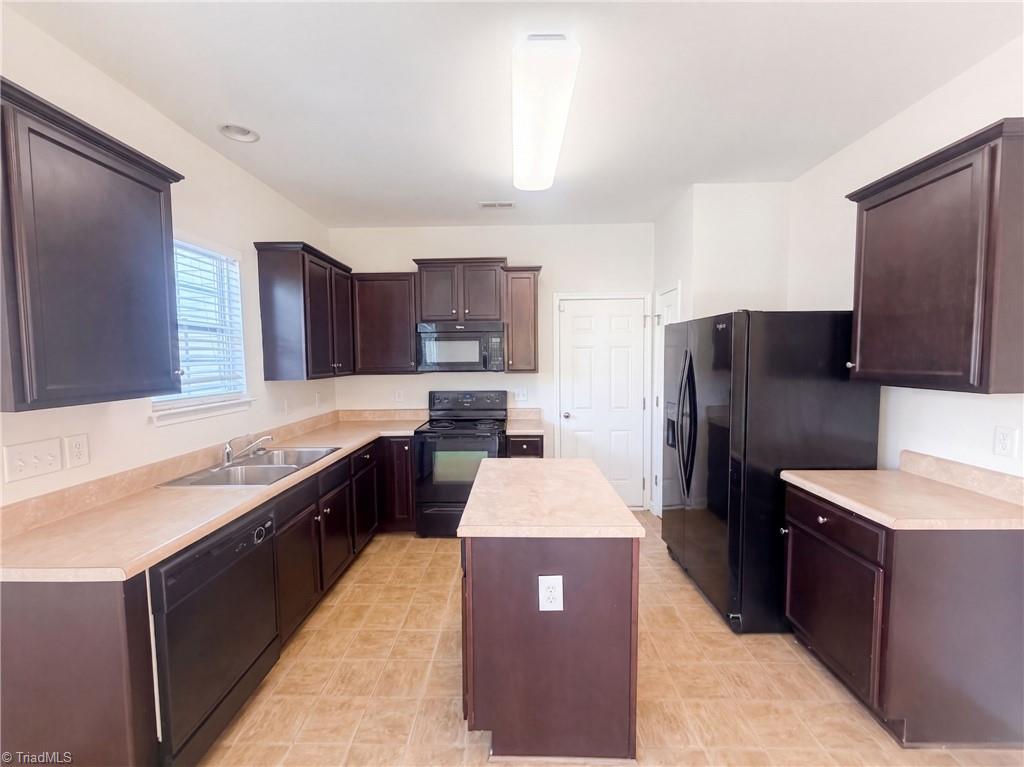 2722 Quail Oaks Drive Property Photo 2