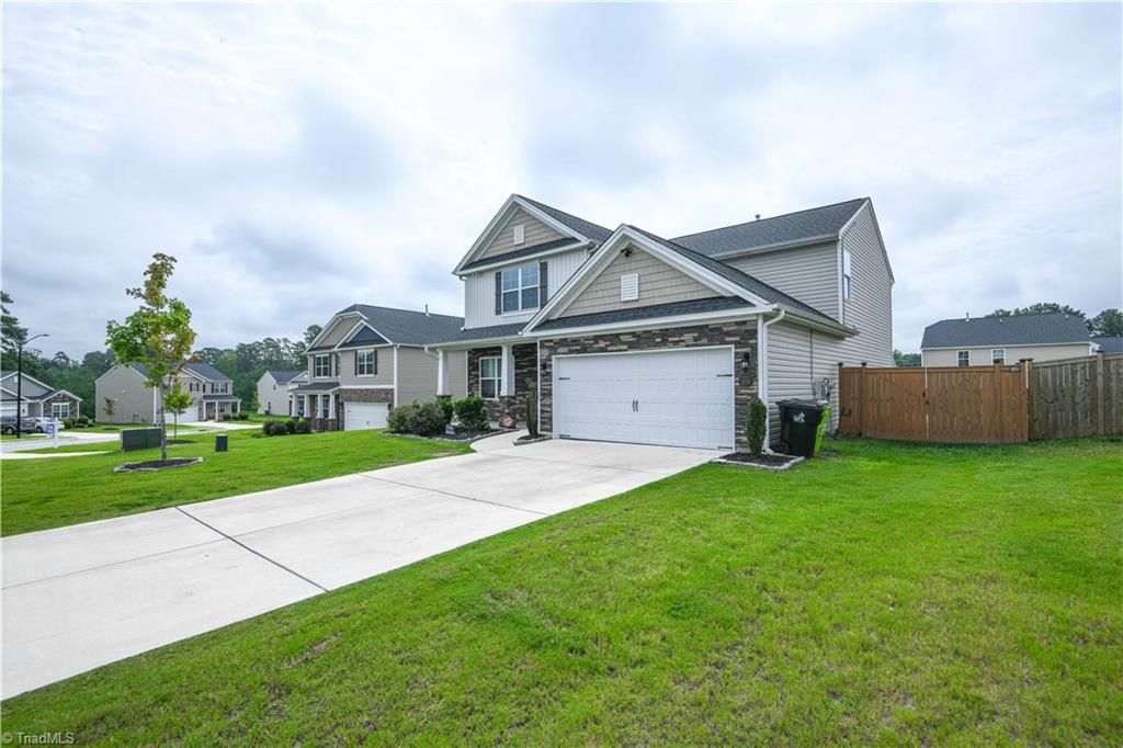 1030 Broadlands Way Property Photo 1