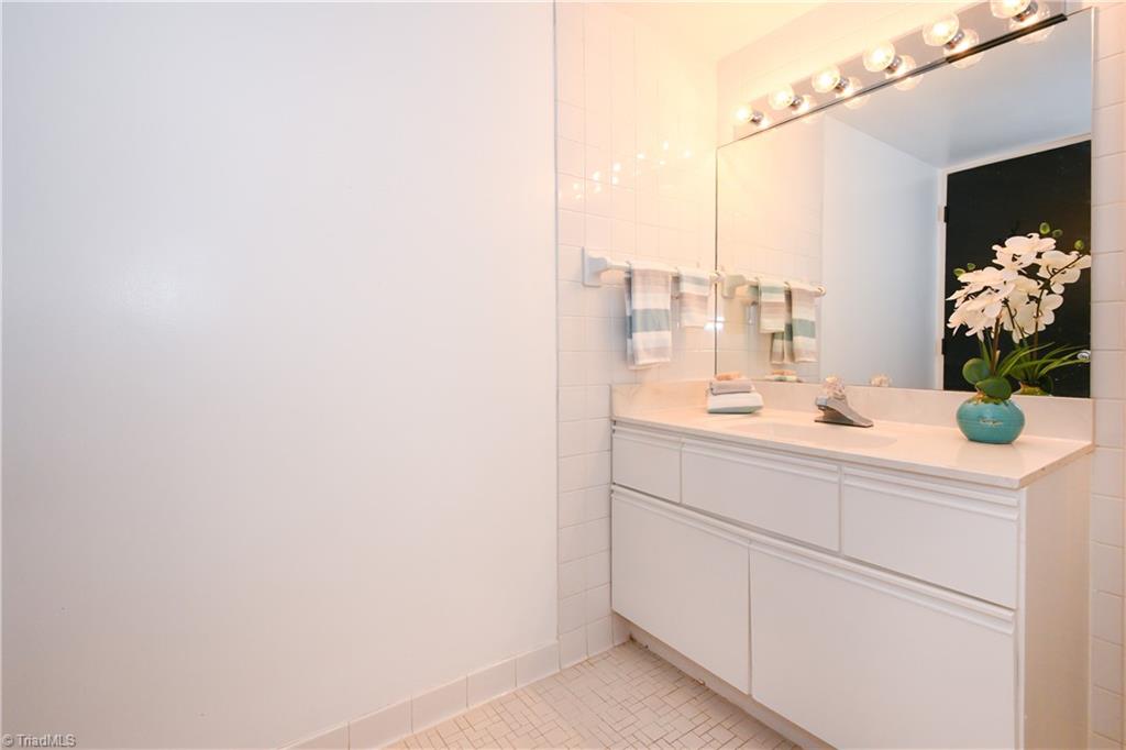 1101 N Elm Street # 903 Property Photo 26