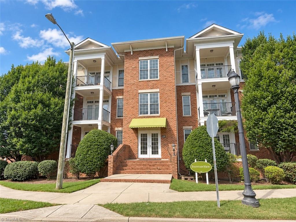 238 E Lewis Street # 403