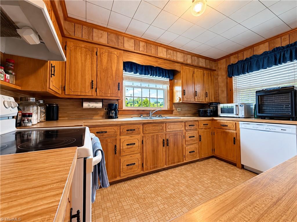 678 Dehart Community Ctr Road Property Photo 10