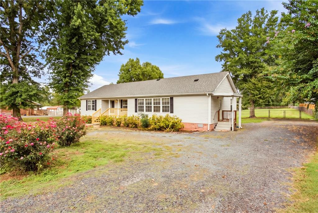 5272 Branson Davis Road Property Photo 1