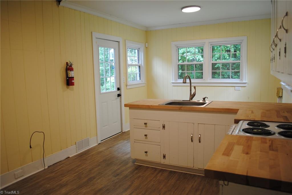 636 Statesville Boulevard Property Photo 4